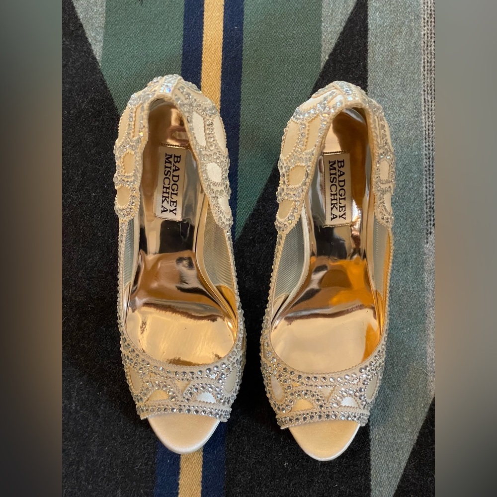 Badgley Mischka - peep toe, nude heels - 8
